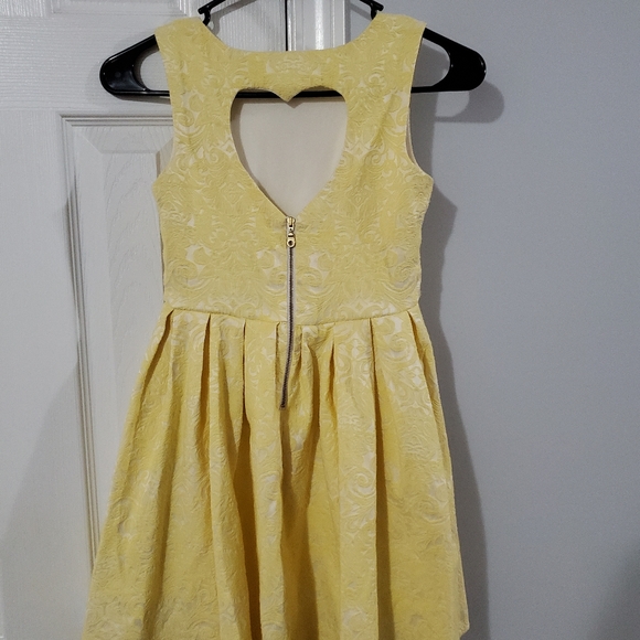 Girls dress - Picture 2 of 2